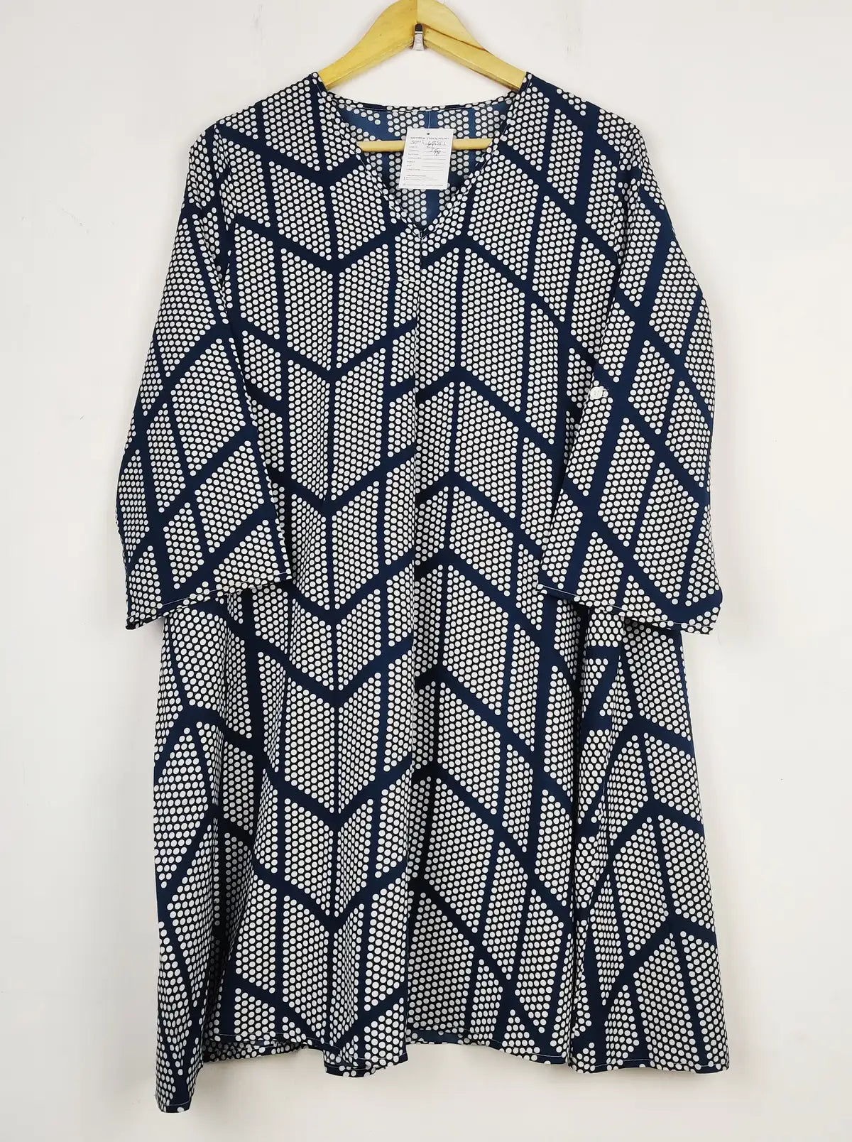 Buy online pre-used pre-loved 100% authentic & Original branded Unknown Brand (SWT-6881) available in Pakistan. Top international brands avilable.