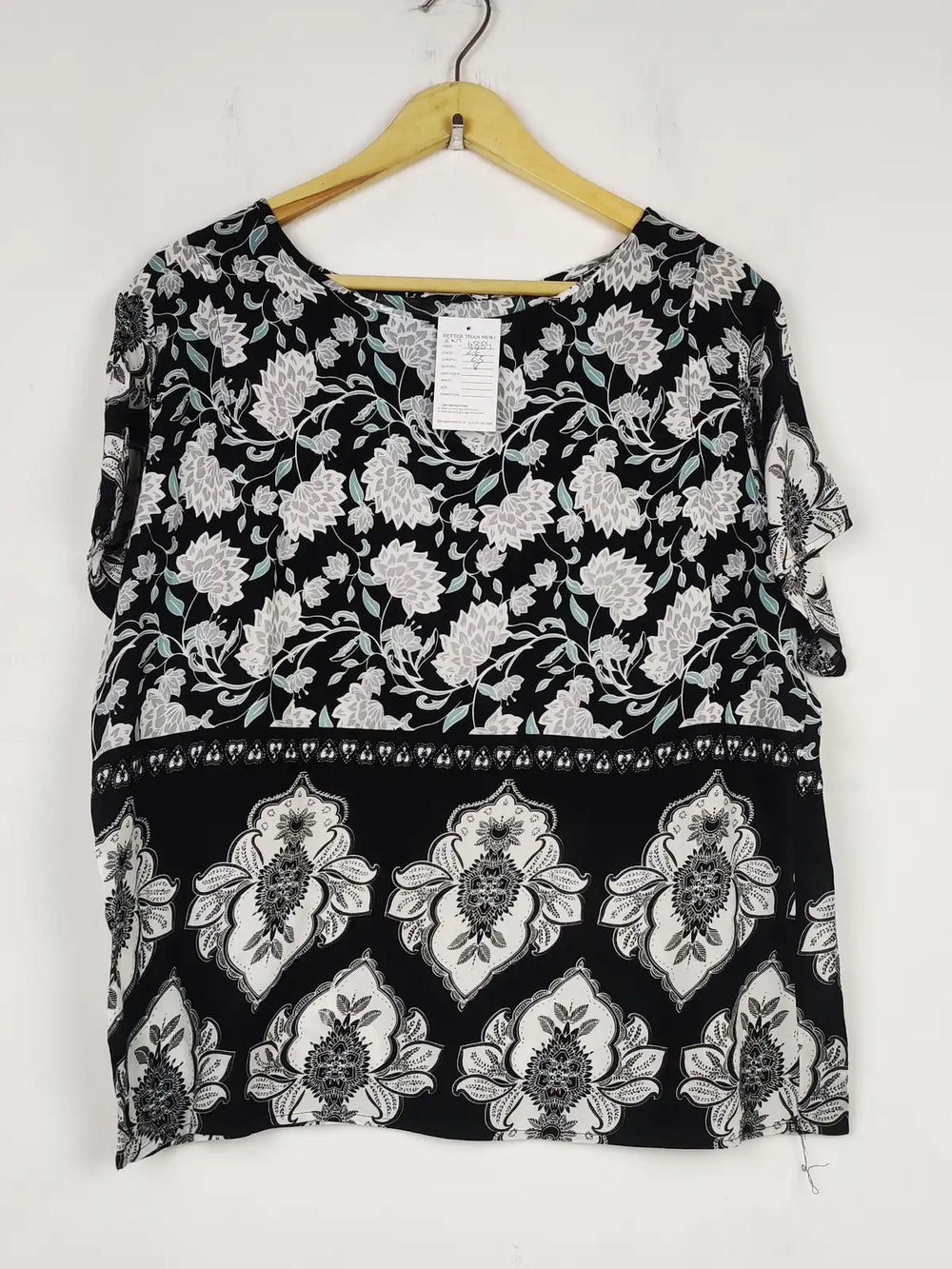 Buy online pre-used pre-loved 100% authentic & Original branded Unknown Brand (SWT-6884) available in Pakistan. Top international brands avilable.