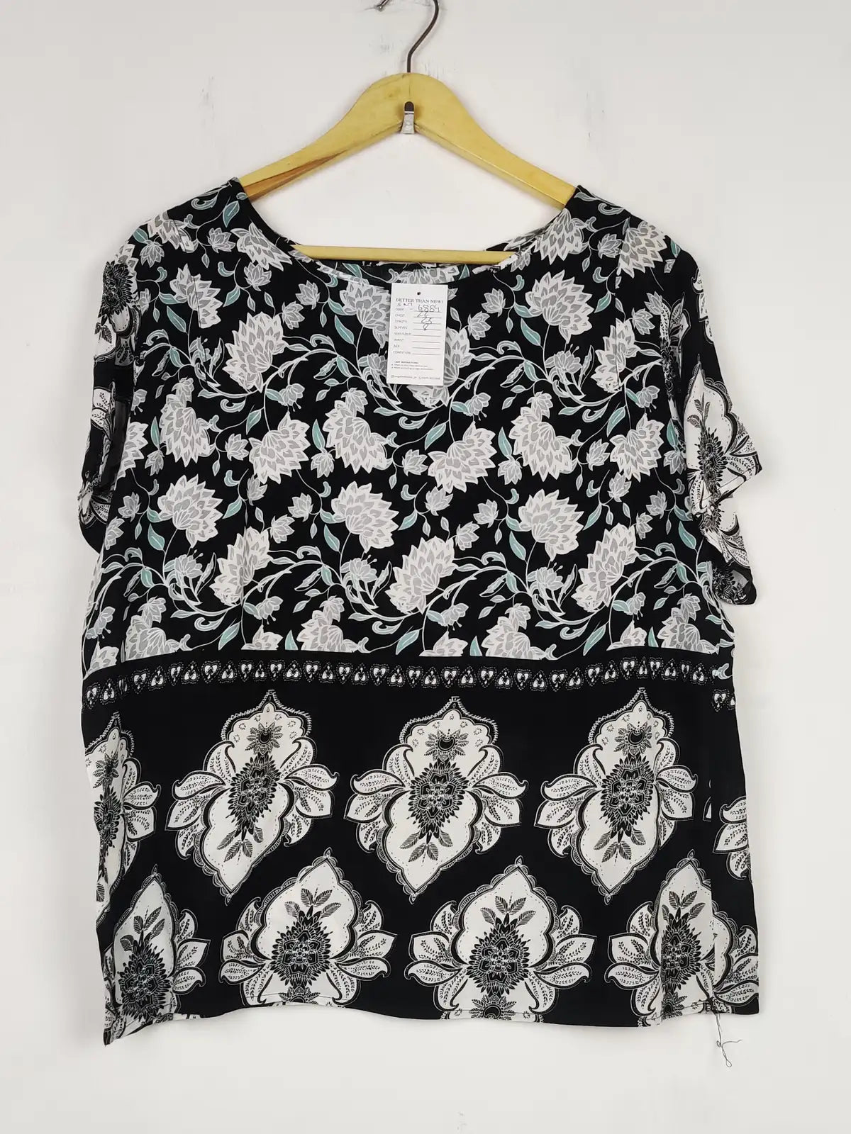 Buy online pre-used pre-loved 100% authentic & Original branded Unknown Brand (SWT-6884) available in Pakistan. Top international brands avilable.