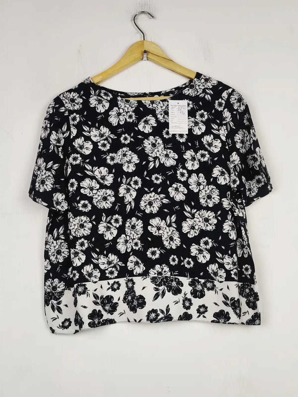 Buy online pre-used pre-loved 100% authentic & Original branded Unknown Brand (SWT-6887) available in Pakistan. Top international brands avilable.