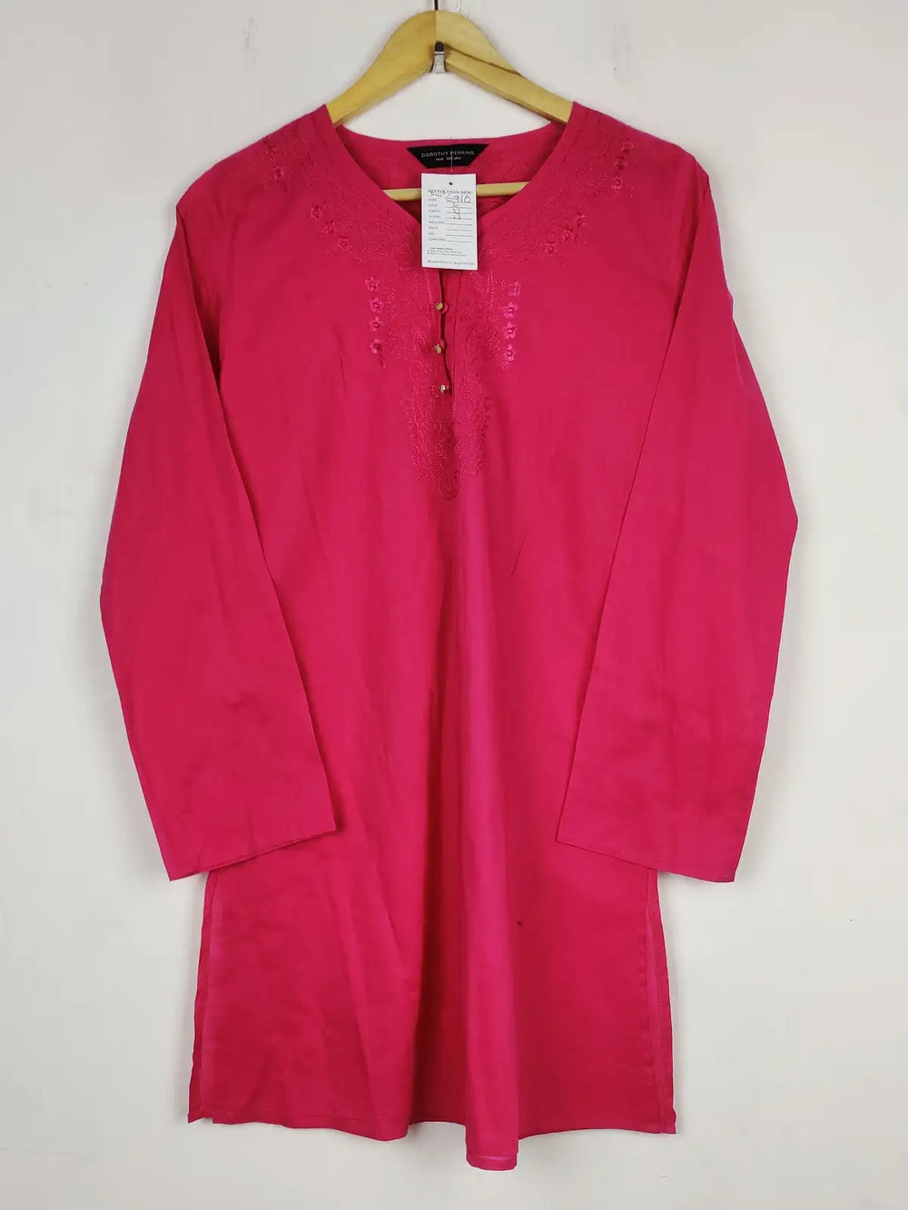 Buy online pre-used pre-loved 100% authentic & Original branded Dorothy Perkins (SWT-6910) available in Pakistan. Top international brands avilable.
