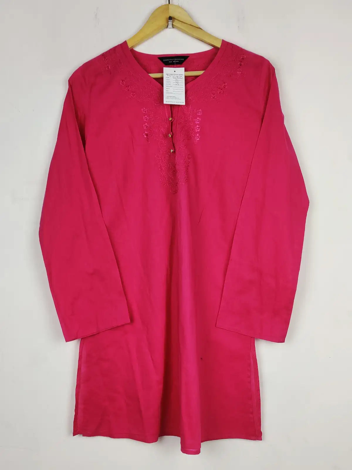 Buy online pre-used pre-loved 100% authentic & Original branded Dorothy Perkins (SWT-6910) available in Pakistan. Top international brands avilable.
