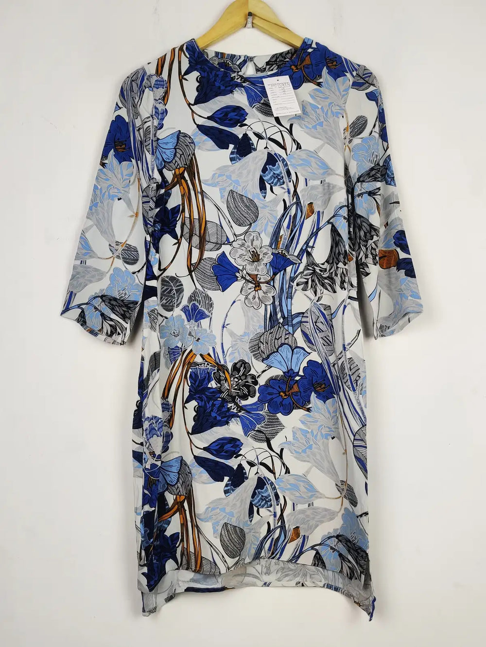Buy online pre-used pre-loved 100% authentic & Original branded Warehouse (SWT-6914) available in Pakistan. Top international brands avilable.
