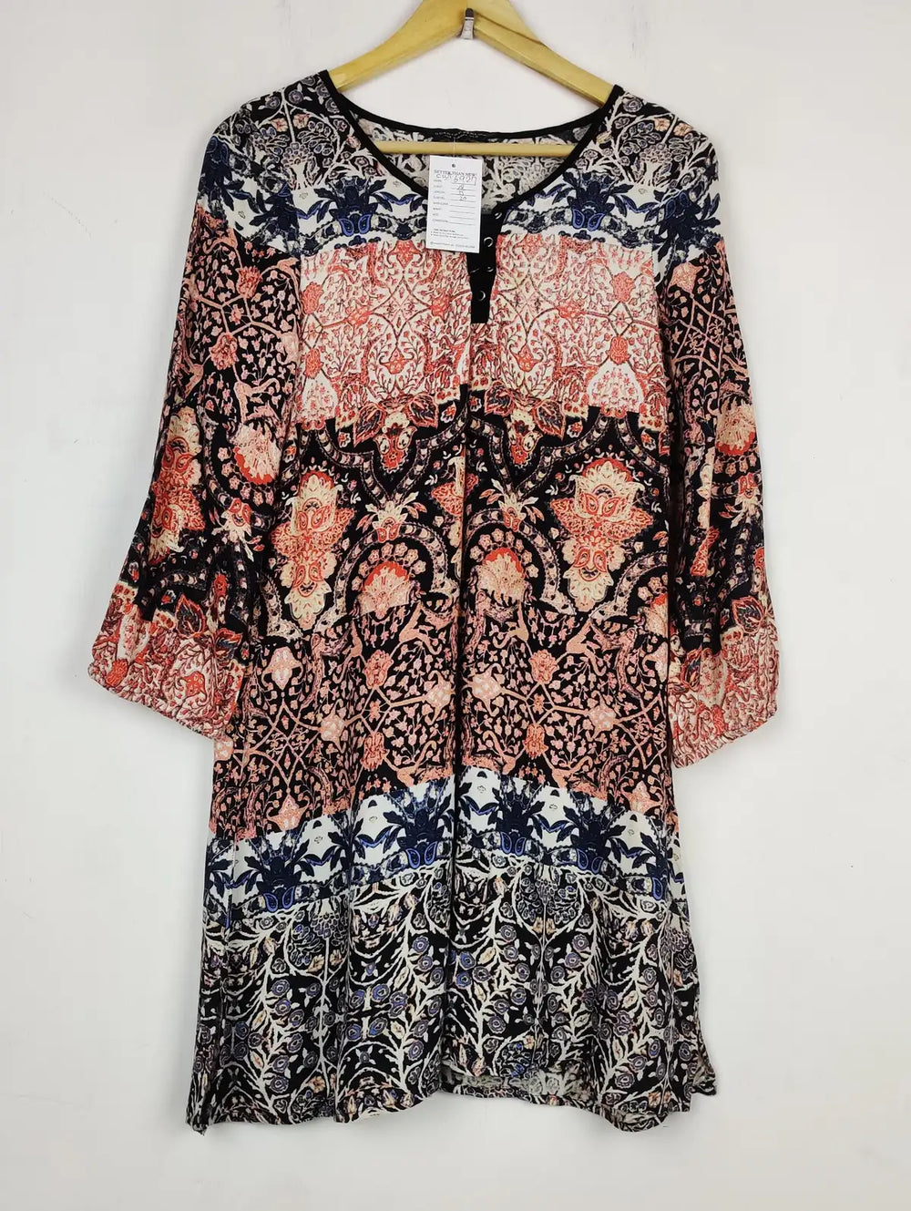 Buy online pre-used pre-loved 100% authentic & Original branded Dorothy Perkins (SWT-6927) available in Pakistan. Top international brands avilable.