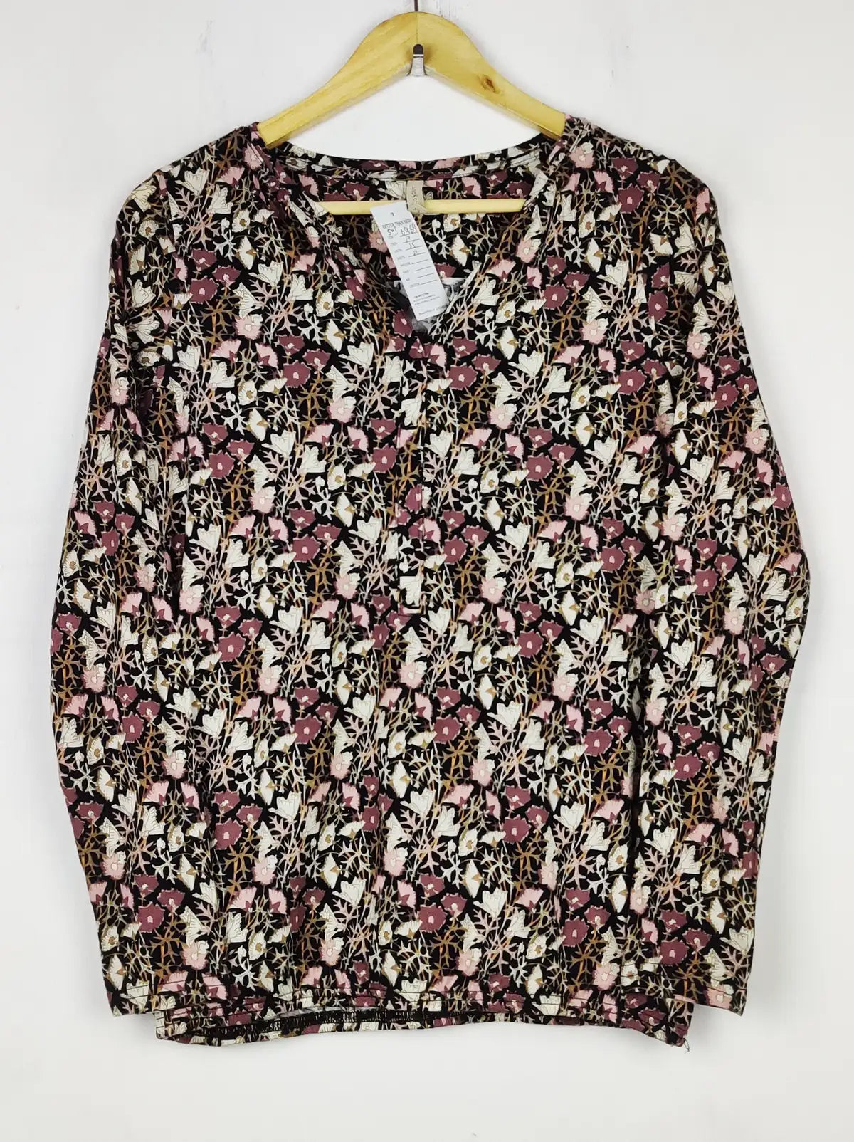 Buy online pre-used pre-loved 100% authentic & Original branded Soyaconcept (SWT-6959) available in Pakistan. Top international brands avilable.