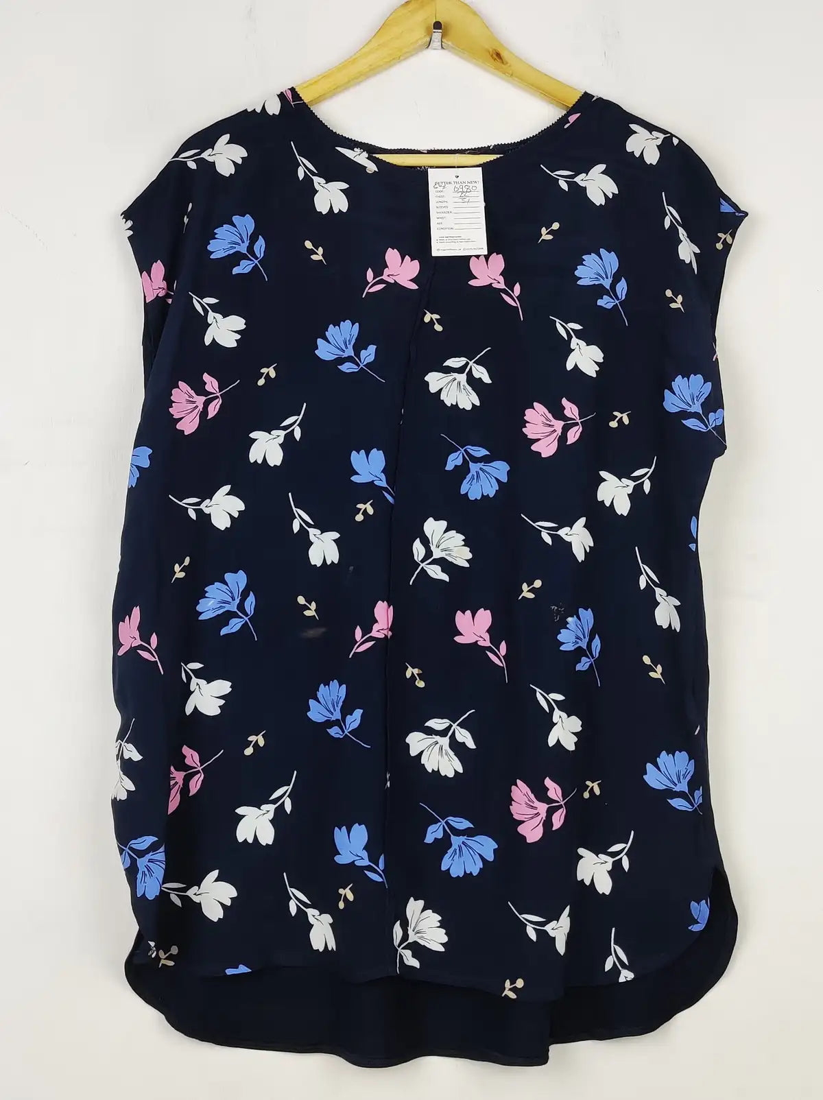 Buy online pre-used pre-loved 100% authentic & Original branded Marks & Spencer (SWT-6980) available in Pakistan. Top international brands avilable.