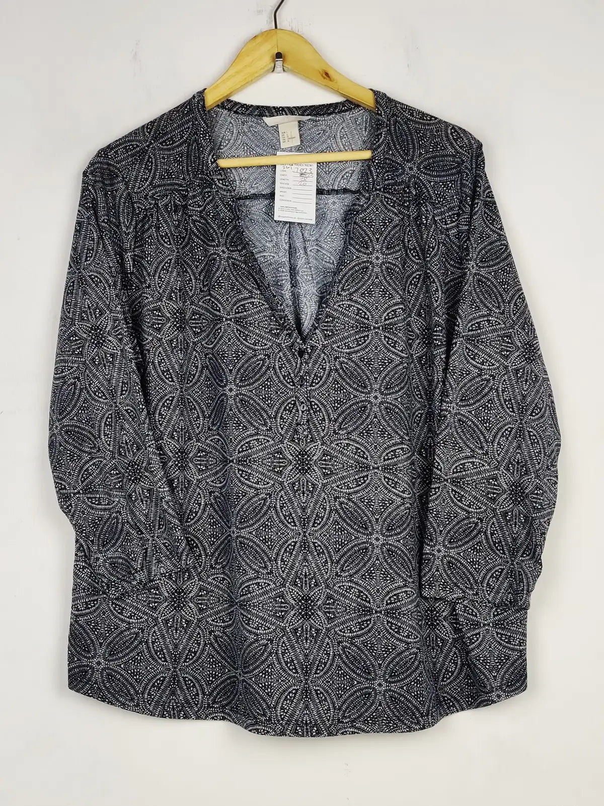 Buy online pre-used pre-loved 100% authentic & Original branded H&M (SWT-7023) available in Pakistan. Top international brands avilable.