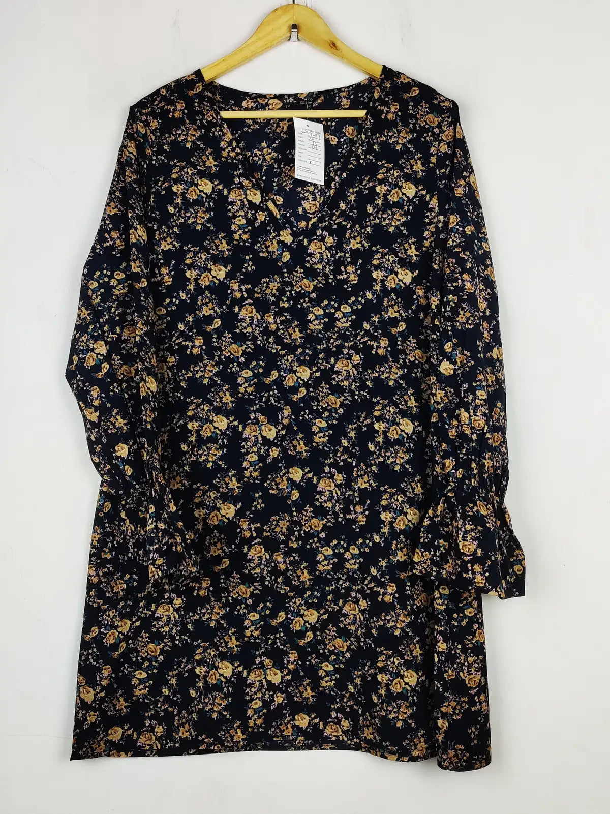 Buy online pre-used pre-loved 100% authentic & Original branded Shein (SWT-7027) available in Pakistan. Top international brands avilable.