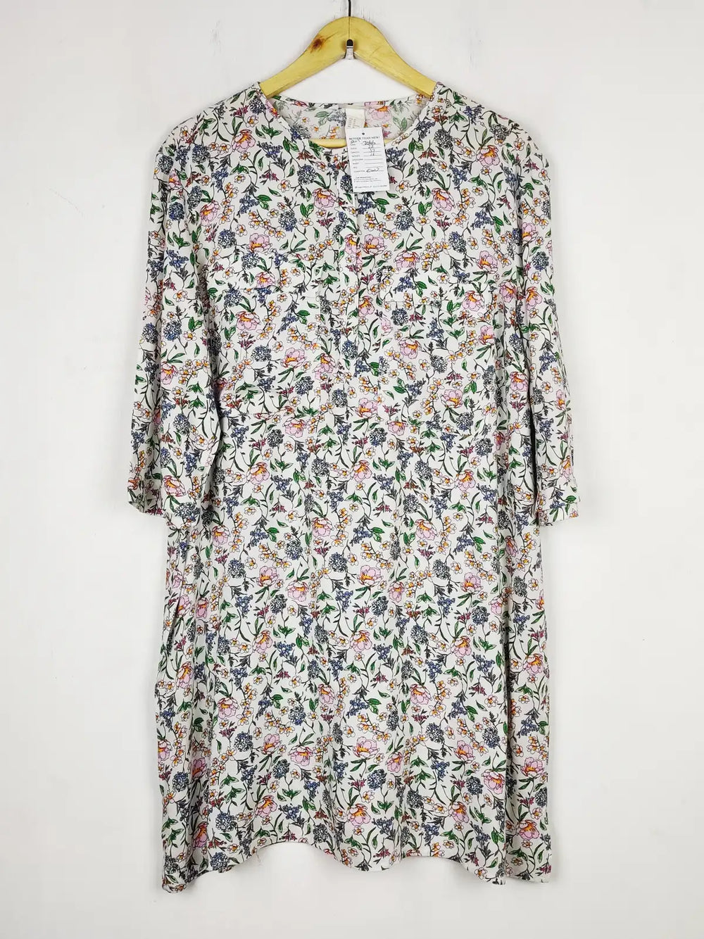 Buy online pre-used pre-loved 100% authentic & Original branded H&M (SWT-7046) available in Pakistan. Top international brands avilable.