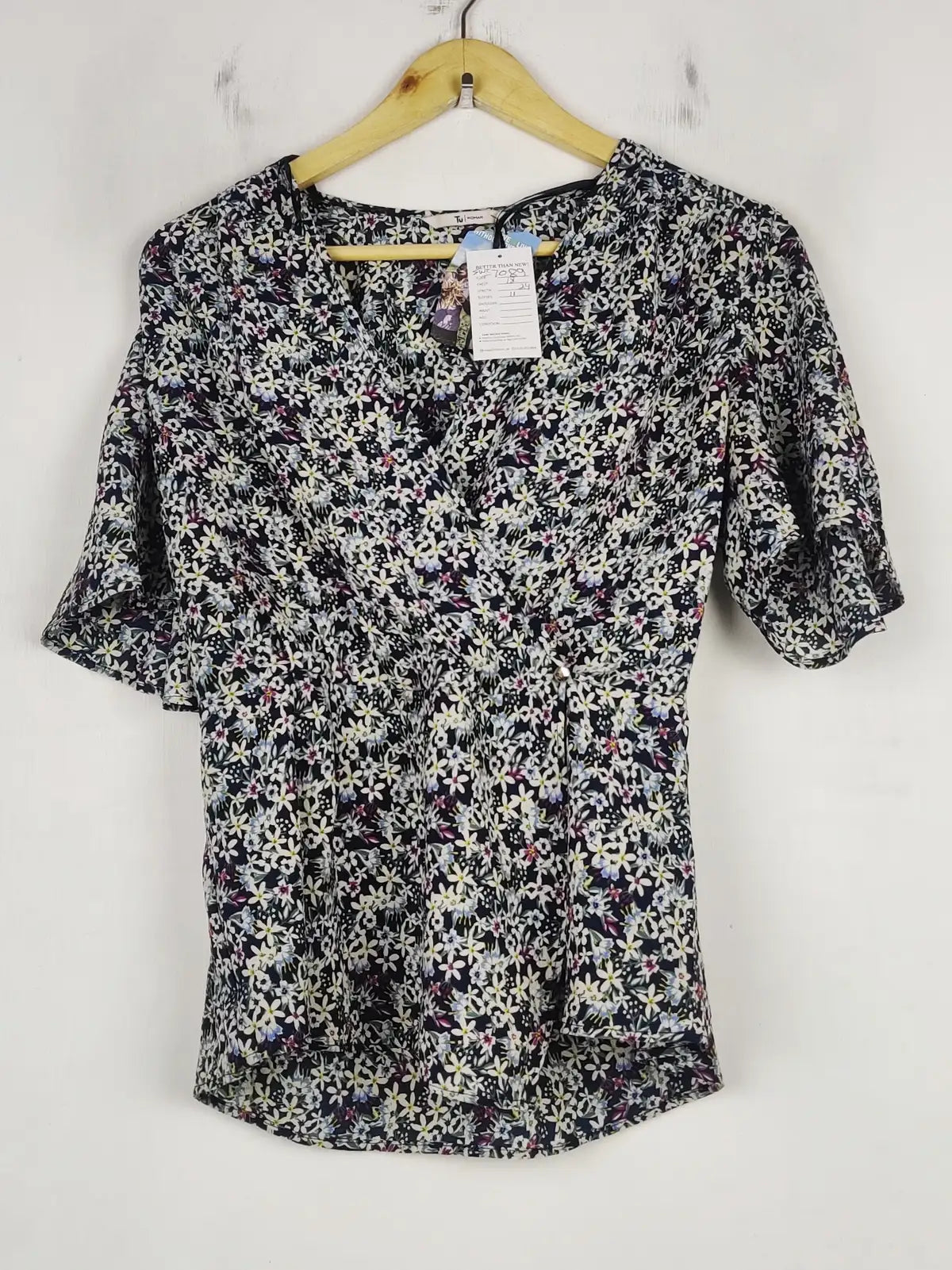 Buy online pre-used pre-loved 100% authentic & Original branded Tu (SWT-7089) available in Pakistan. Top international brands avilable.