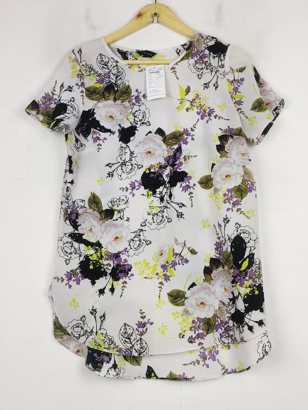 Buy online pre-used pre-loved 100% authentic & Original branded New Look (SWT-7120) available in Pakistan. Top international brands avilable.