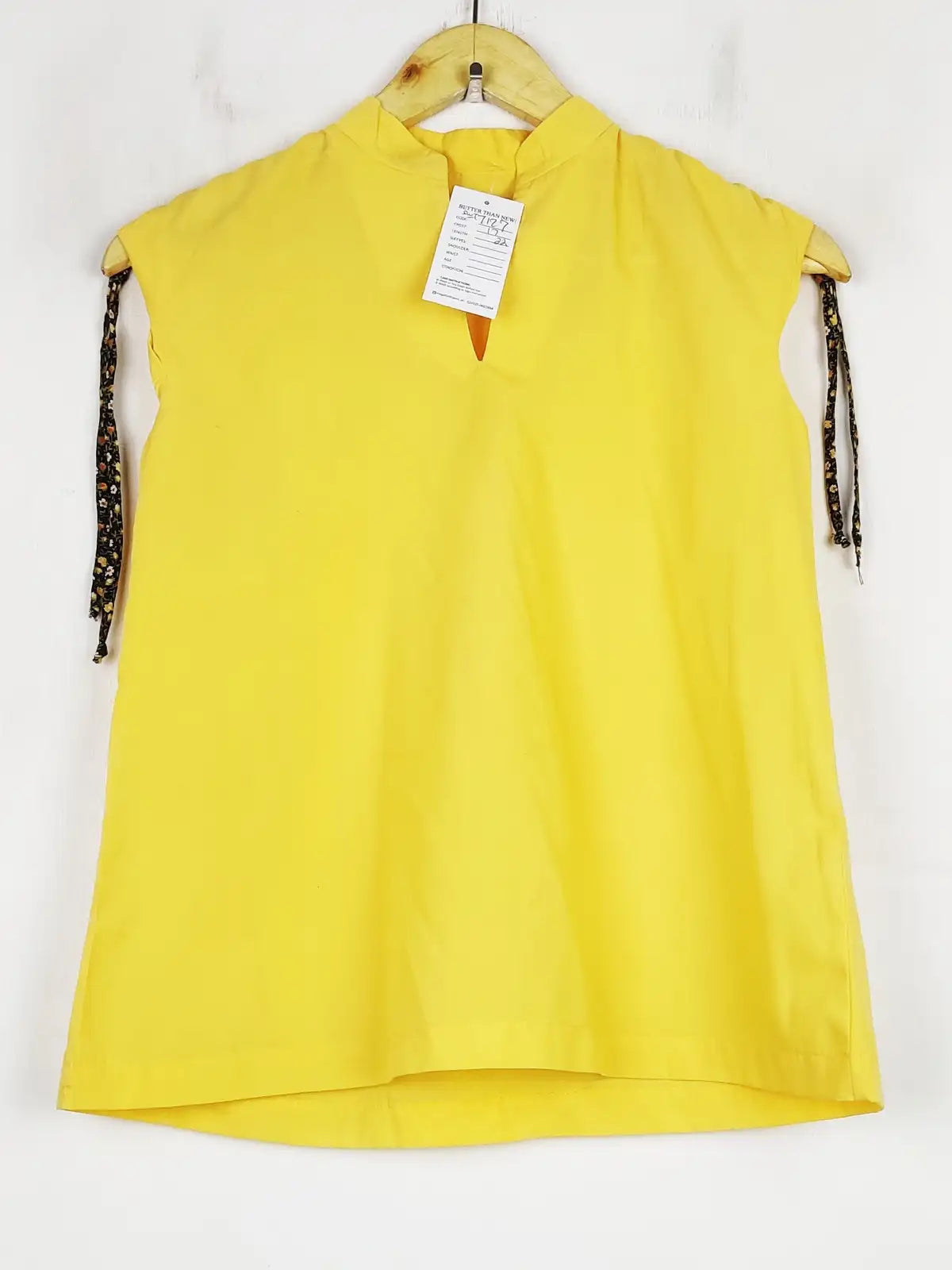 Buy online pre-used pre-loved 100% authentic & Original branded Unknown Brand (SWT-7127) available in Pakistan. Top international brands avilable.
