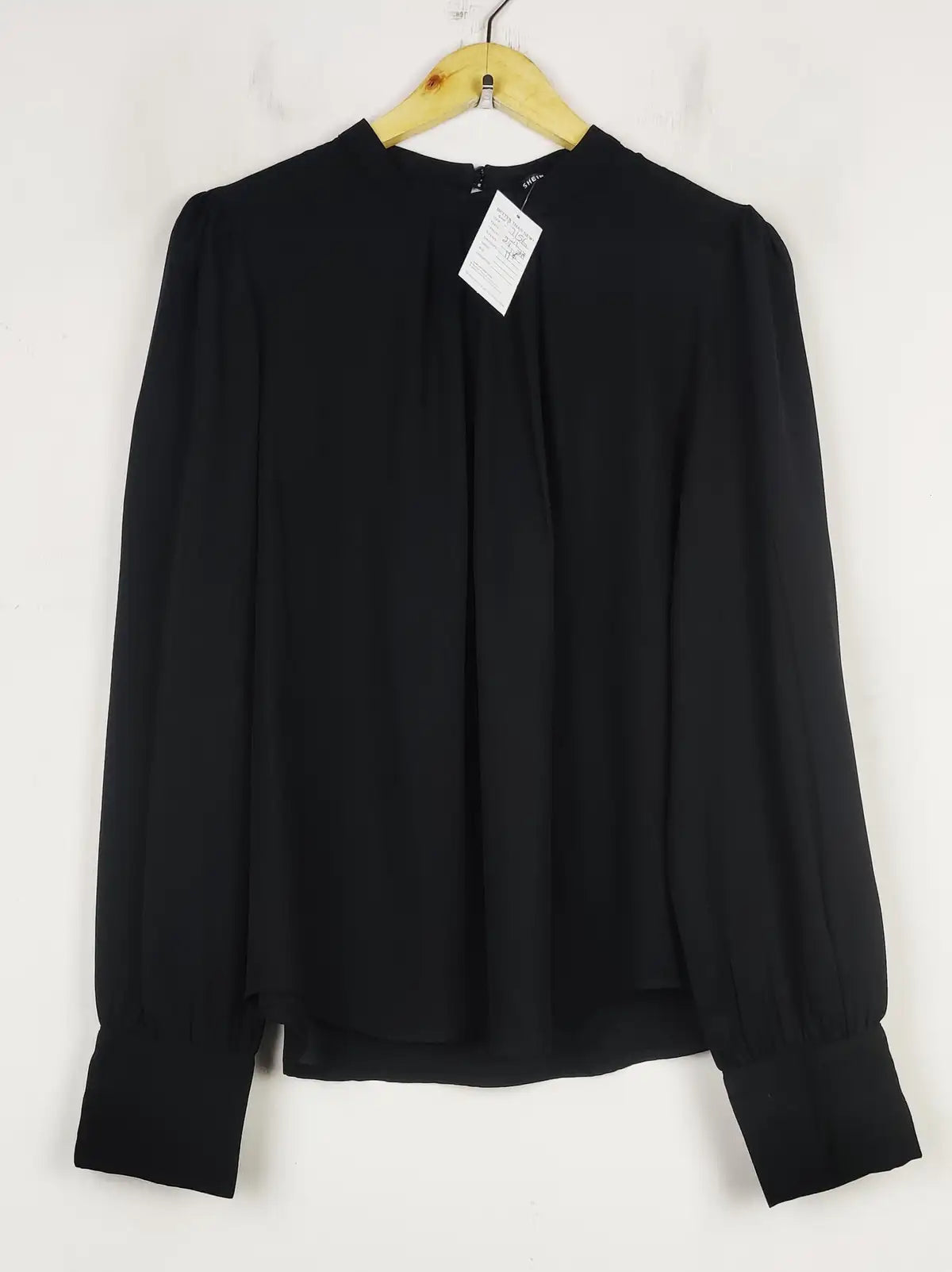 Buy online pre-used pre-loved 100% authentic & Original branded Shein (SWT-7156) available in Pakistan. Top international brands avilable.