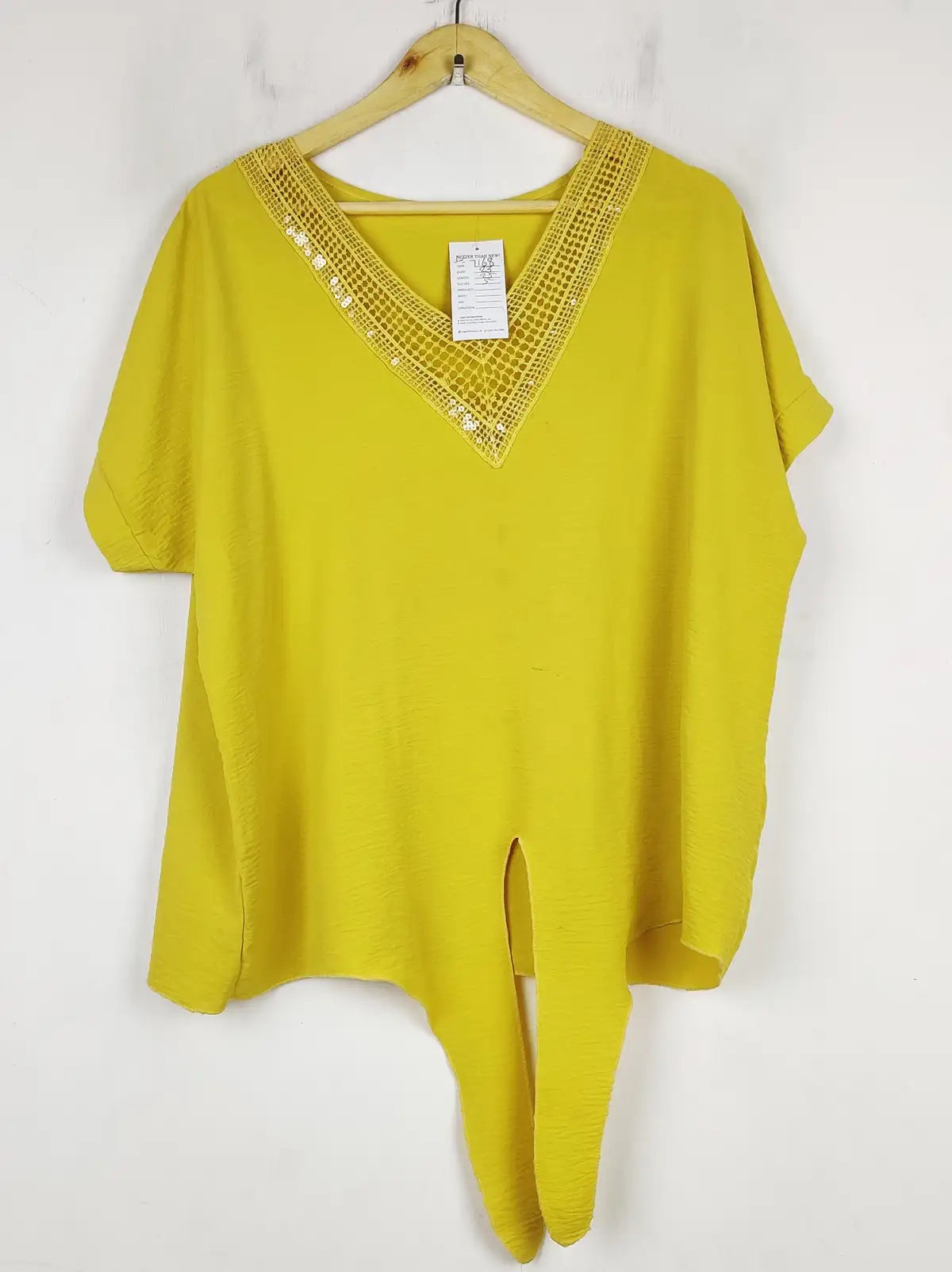 Buy online pre-used pre-loved 100% authentic & Original branded Unknown Brand (SWT-7168) available in Pakistan. Top international brands avilable.