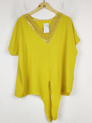 Buy online pre-used pre-loved 100% authentic & Original branded Unknown Brand (SWT-7168) available in Pakistan. Top international brands avilable.