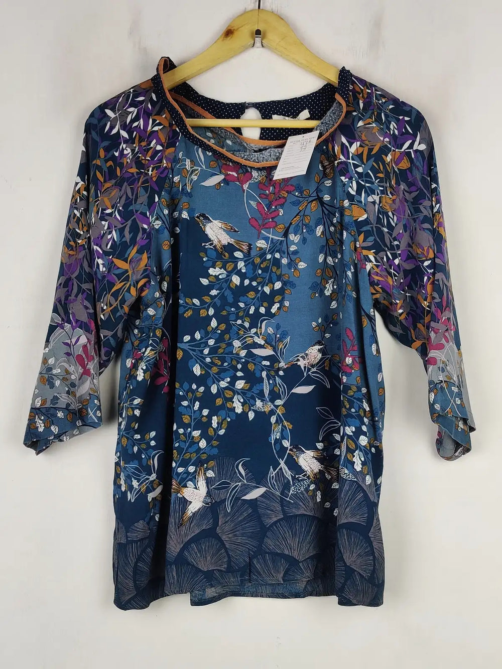 Buy online pre-used pre-loved 100% authentic & Original branded Unknown Brand (SWT-7178) available in Pakistan. Top international brands avilable.