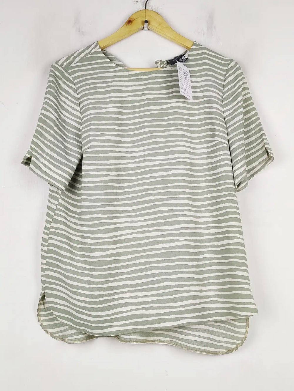 Buy online pre-used pre-loved 100% authentic & Original branded Primark (SWT-7180) available in Pakistan. Top international brands avilable.