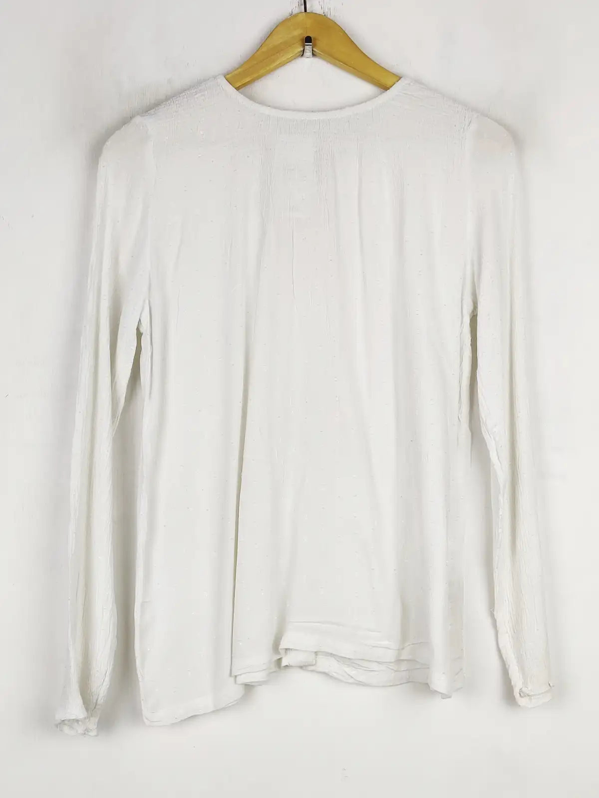 Buy online pre-used pre-loved 100% authentic & Original branded Unknown Brand (SWT-7221) available in Pakistan. Top international brands avilable.