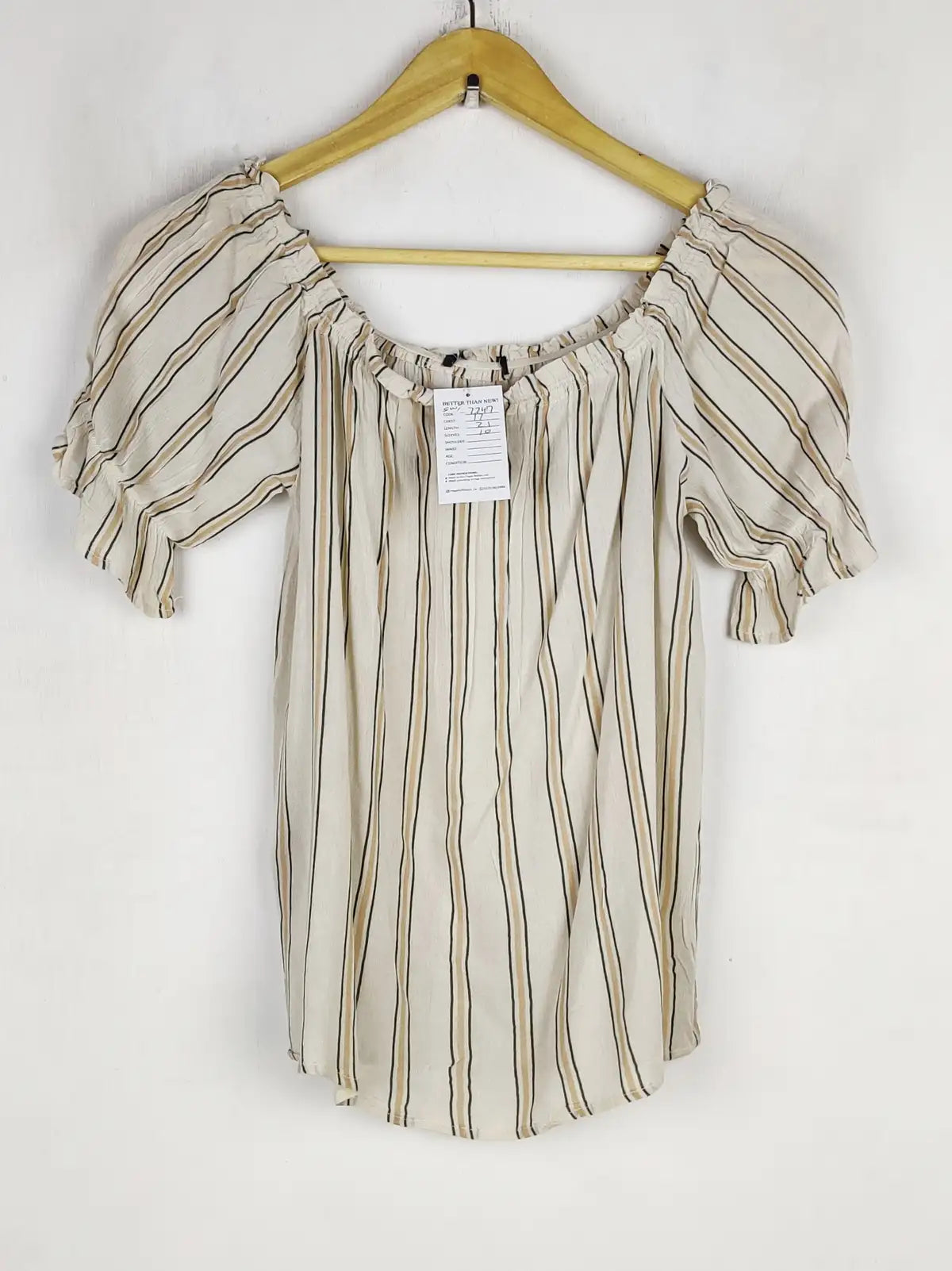 Buy online pre-used pre-loved 100% authentic & Original branded Unknown Brand (SWT-7247) available in Pakistan. Top international brands avilable.