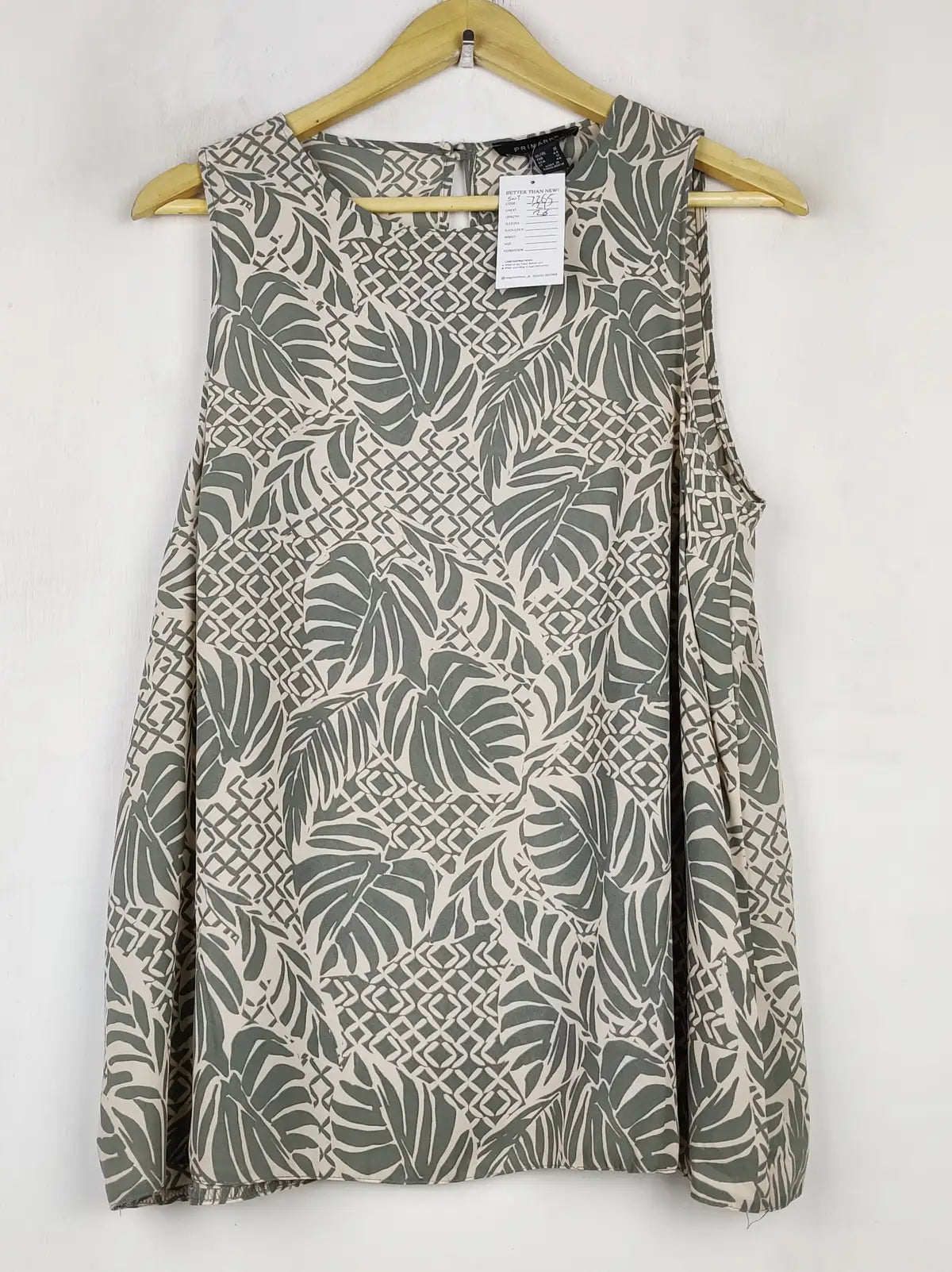 Buy online pre-used pre-loved 100% authentic & Original branded Primark (SWT-7265) available in Pakistan. Top international brands avilable.