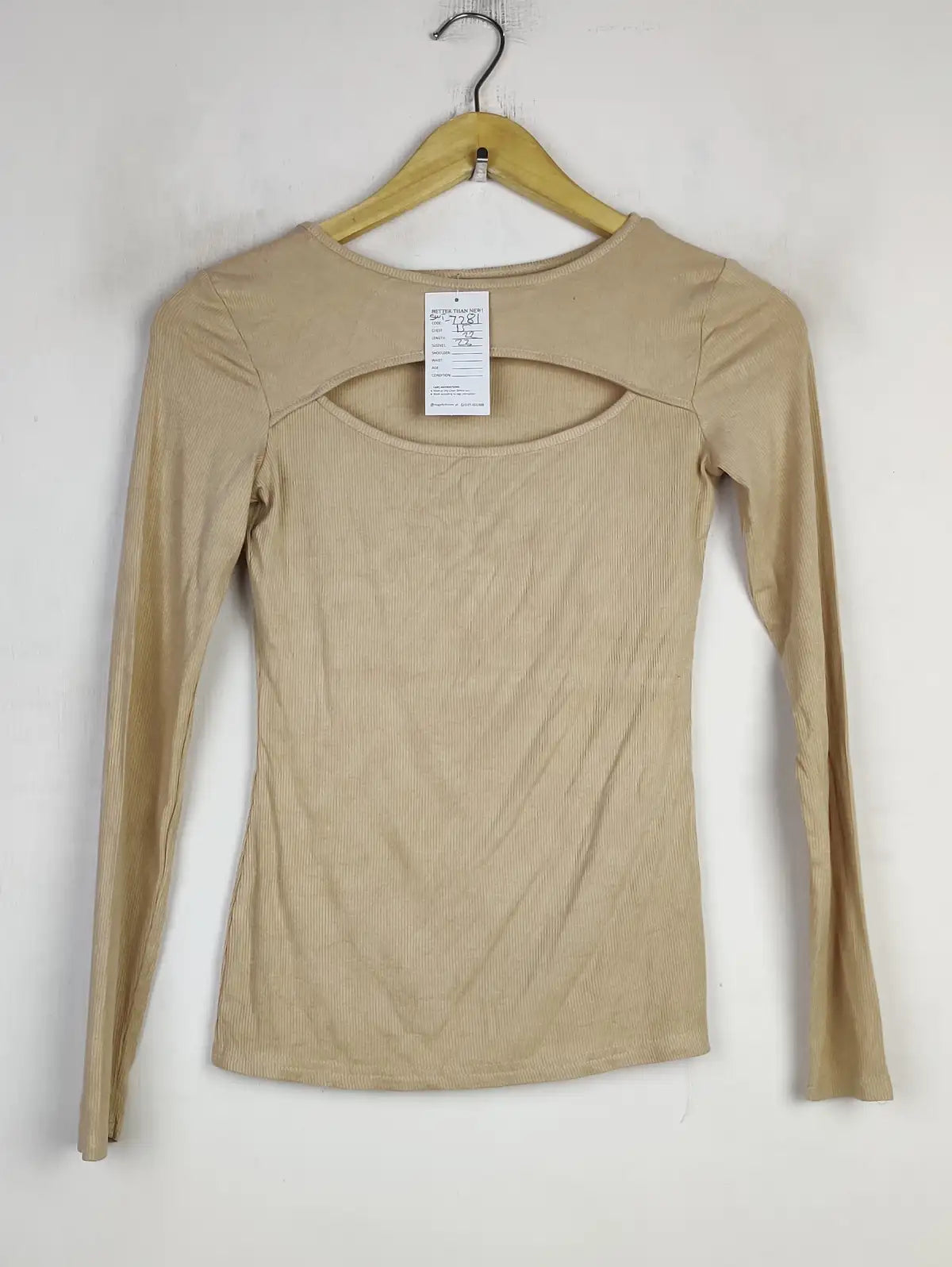 Buy online pre-used pre-loved 100% authentic & Original branded Unknown Brand (SWT-7281) available in Pakistan. Top international brands avilable.