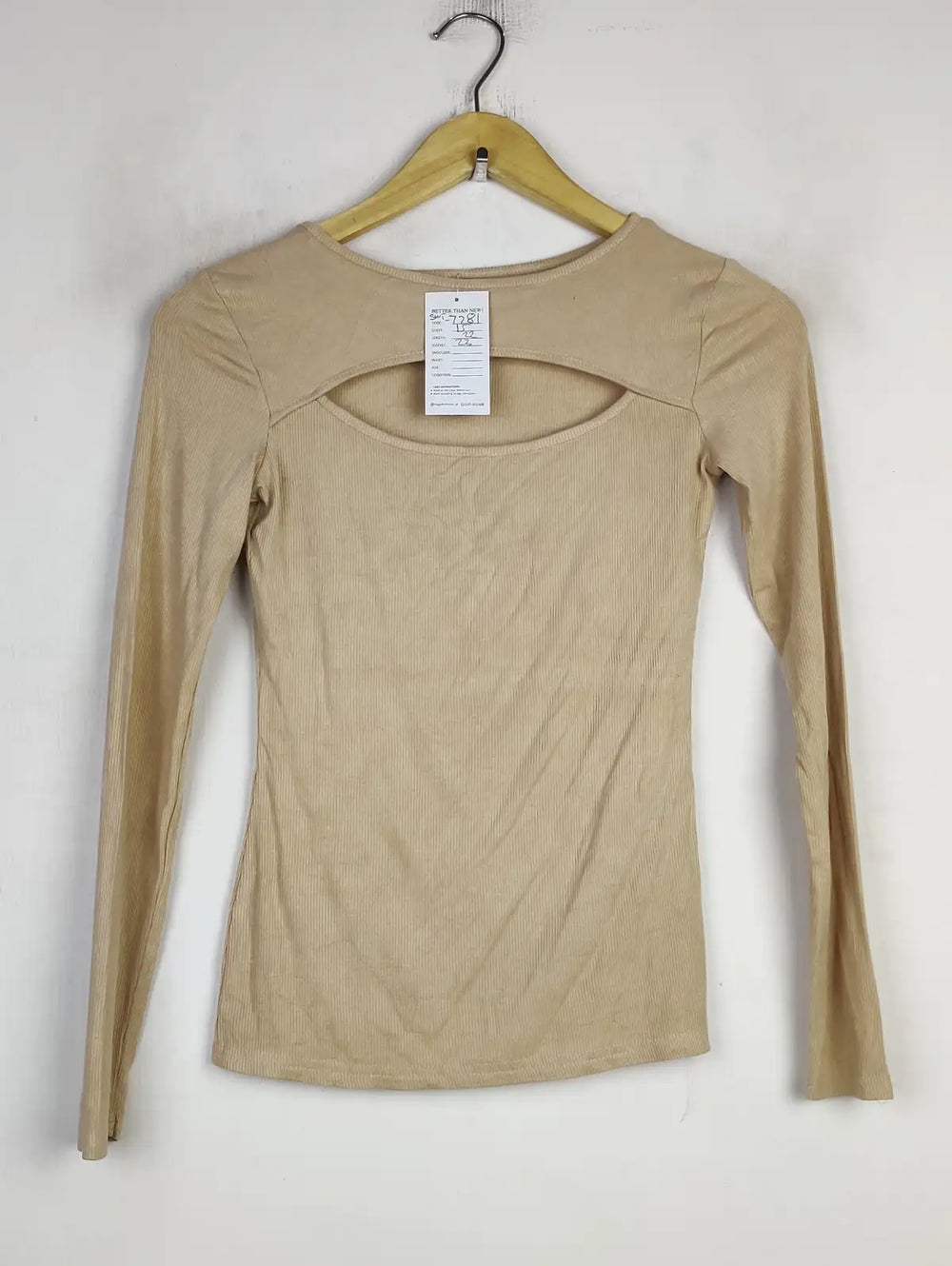Buy online pre-used pre-loved 100% authentic & Original branded Unknown Brand (SWT-7281) available in Pakistan. Top international brands avilable.