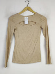 Buy online pre-used pre-loved 100% authentic & Original branded Unknown Brand (SWT-7281) available in Pakistan. Top international brands avilable.