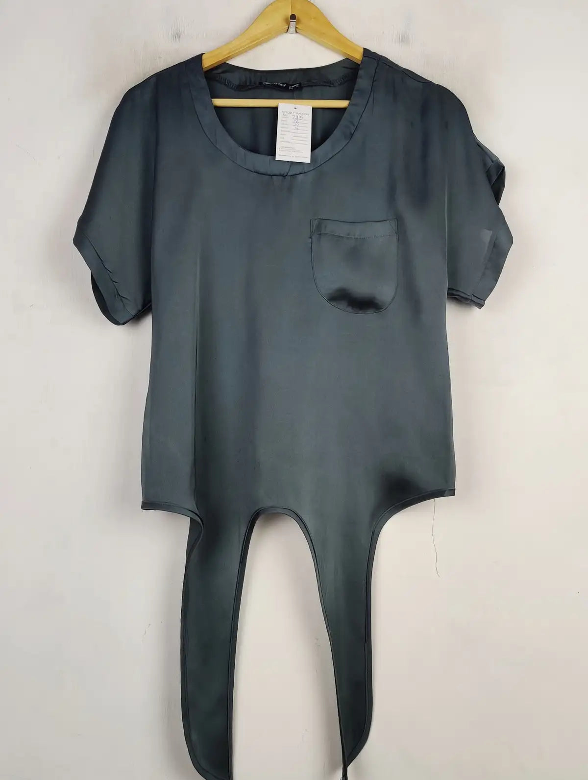 Buy online pre-used pre-loved 100% authentic & Original branded Atmosphere (SWT-7315) available in Pakistan. Top international brands avilable.