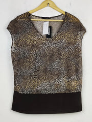 Buy online pre-used pre-loved 100% authentic & Original branded Dunnes Store (SWT-7389) available in Pakistan. Top international brands avilable.