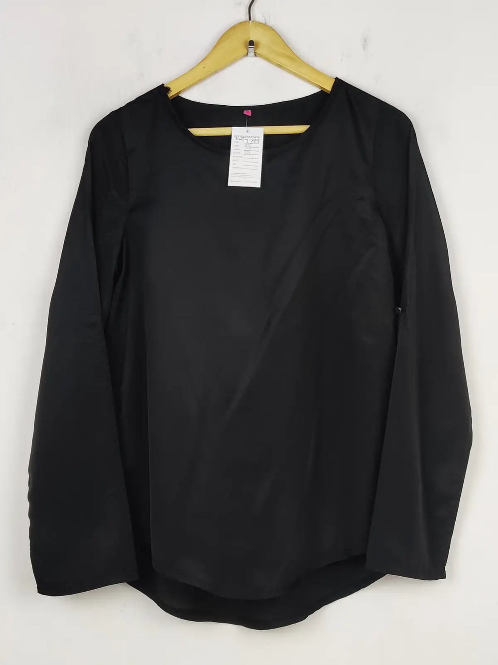 Buy online pre-used pre-loved 100% authentic & Original branded Unknown Brand (SWT-7399) available in Pakistan. Top international brands avilable.
