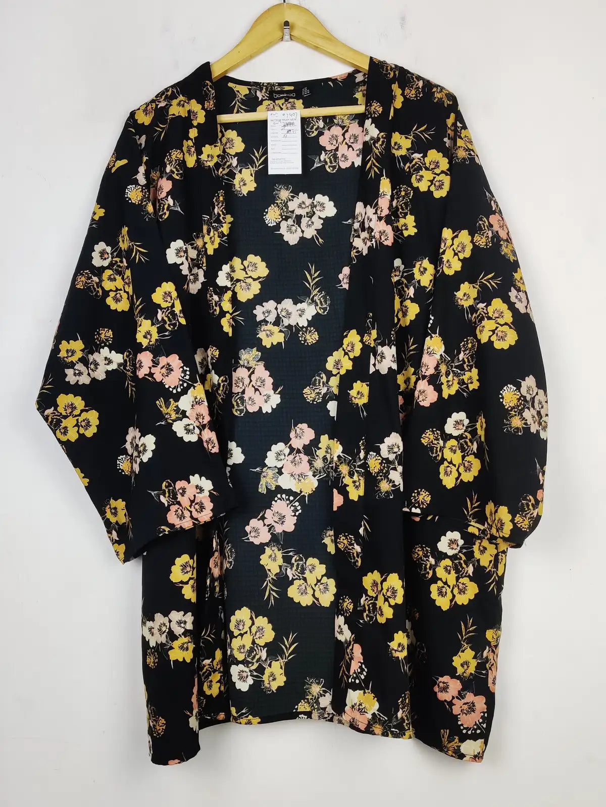 Buy online pre-used pre-loved 100% authentic & Original branded Boohoo (SWT-7407) available in Pakistan. Top international brands avilable.