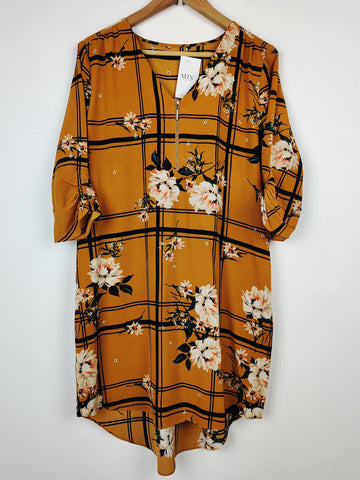 Buy online pre-used pre-loved 100% authentic & Original branded Unknown Brand (SWT-741) available in Pakistan. Top international brands avilable.