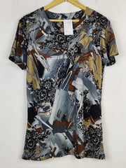 Buy online pre-used pre-loved 100% authentic & Original branded Unknown Brand (SWT-7456) available in Pakistan. Top international brands avilable.