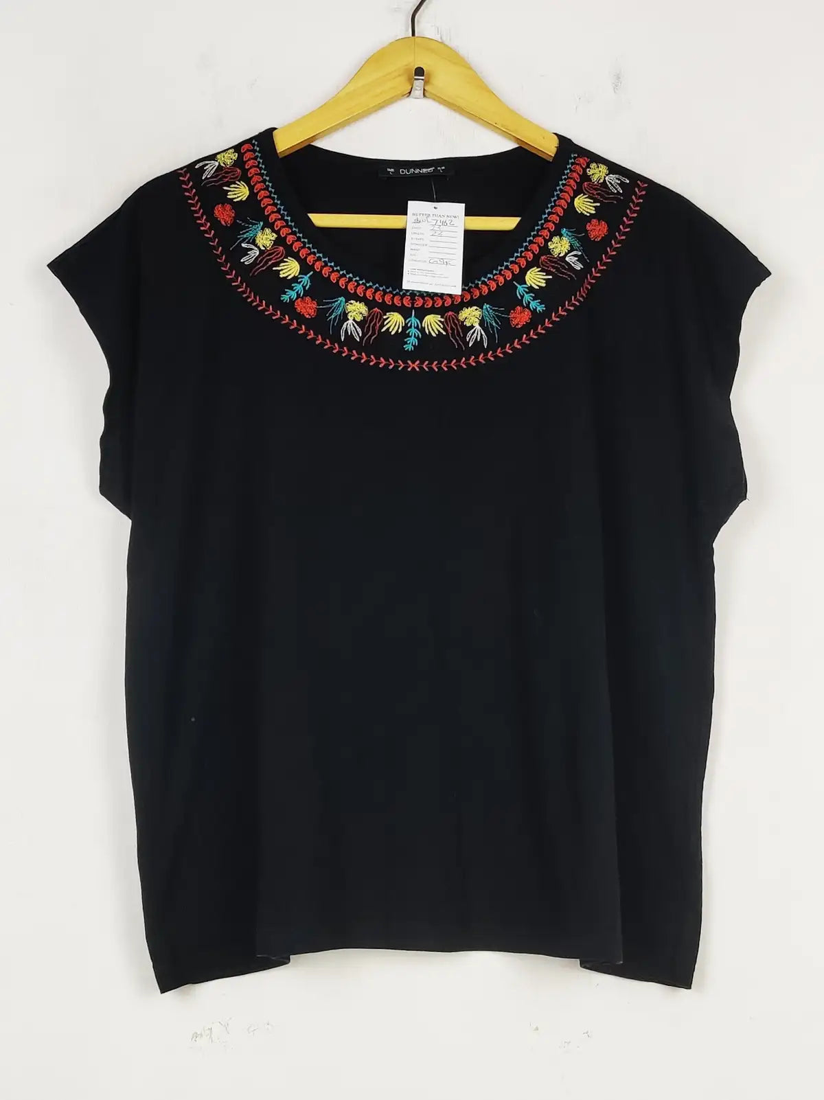 Buy online pre-used pre-loved 100% authentic & Original branded Dunnes Store (SWT-7462) available in Pakistan. Top international brands avilable.