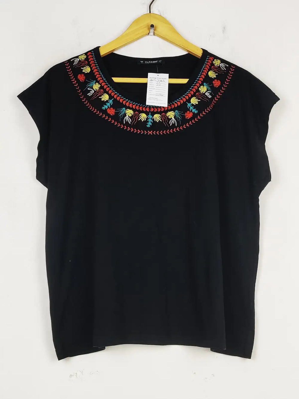 Buy online pre-used pre-loved 100% authentic & Original branded Dunnes Store (SWT-7462) available in Pakistan. Top international brands avilable.