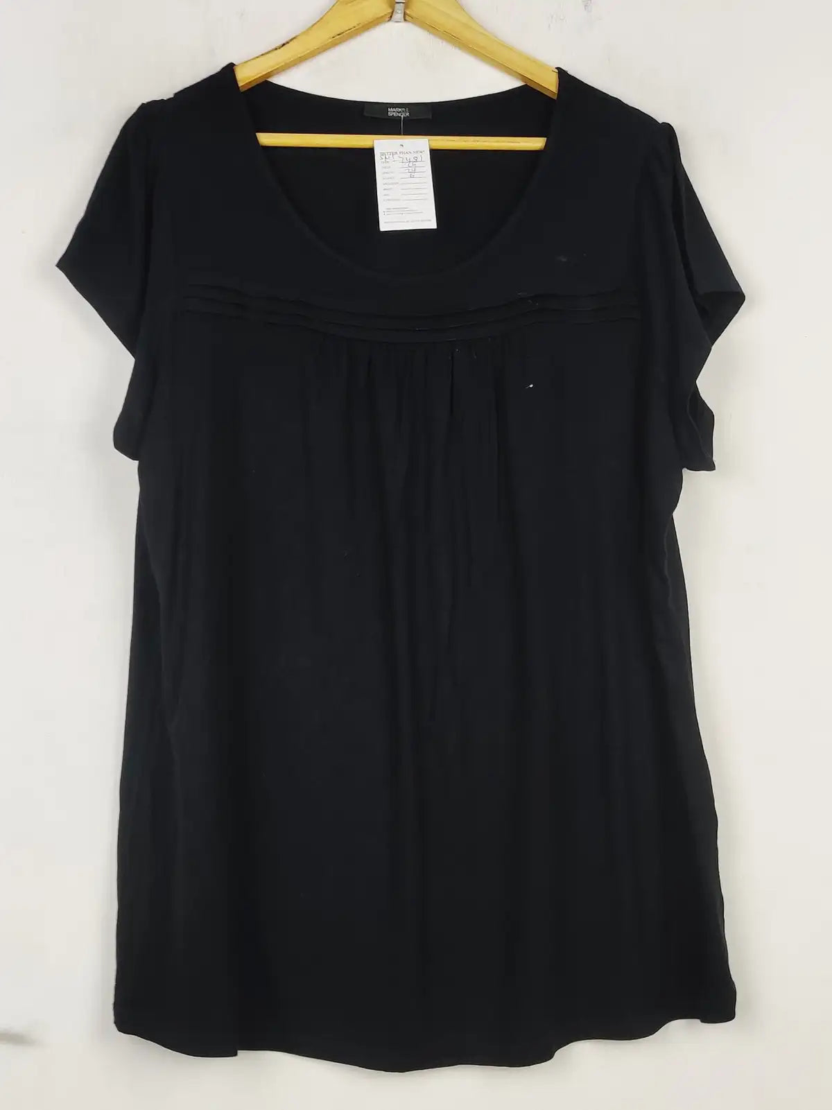 Buy online pre-used pre-loved 100% authentic & Original branded Marks & Spencer (SWT-7481) available in Pakistan. Top international brands avilable.