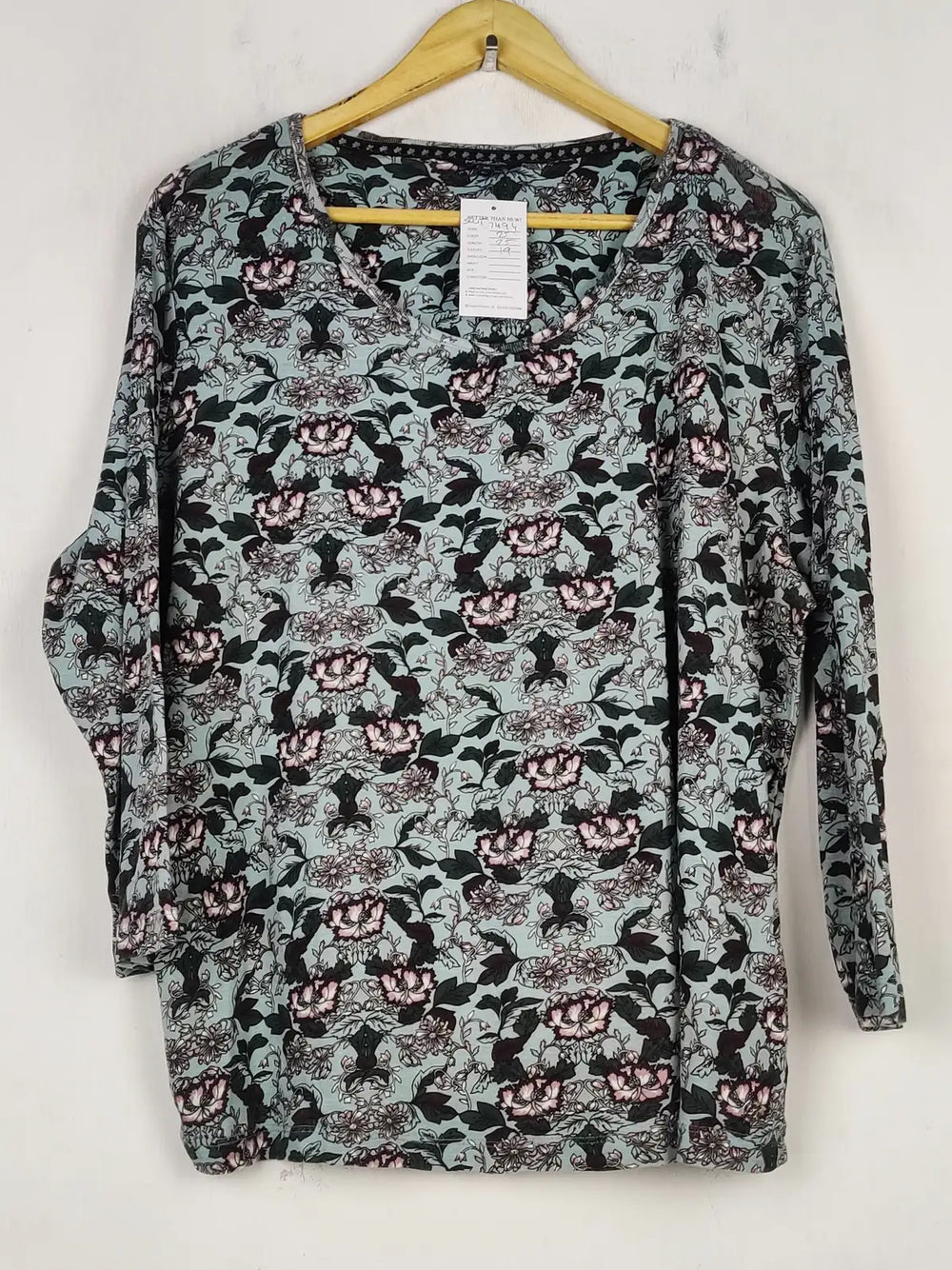 Buy online pre-used pre-loved 100% authentic & Original branded Maine (SWT-7494) available in Pakistan. Top international brands avilable.