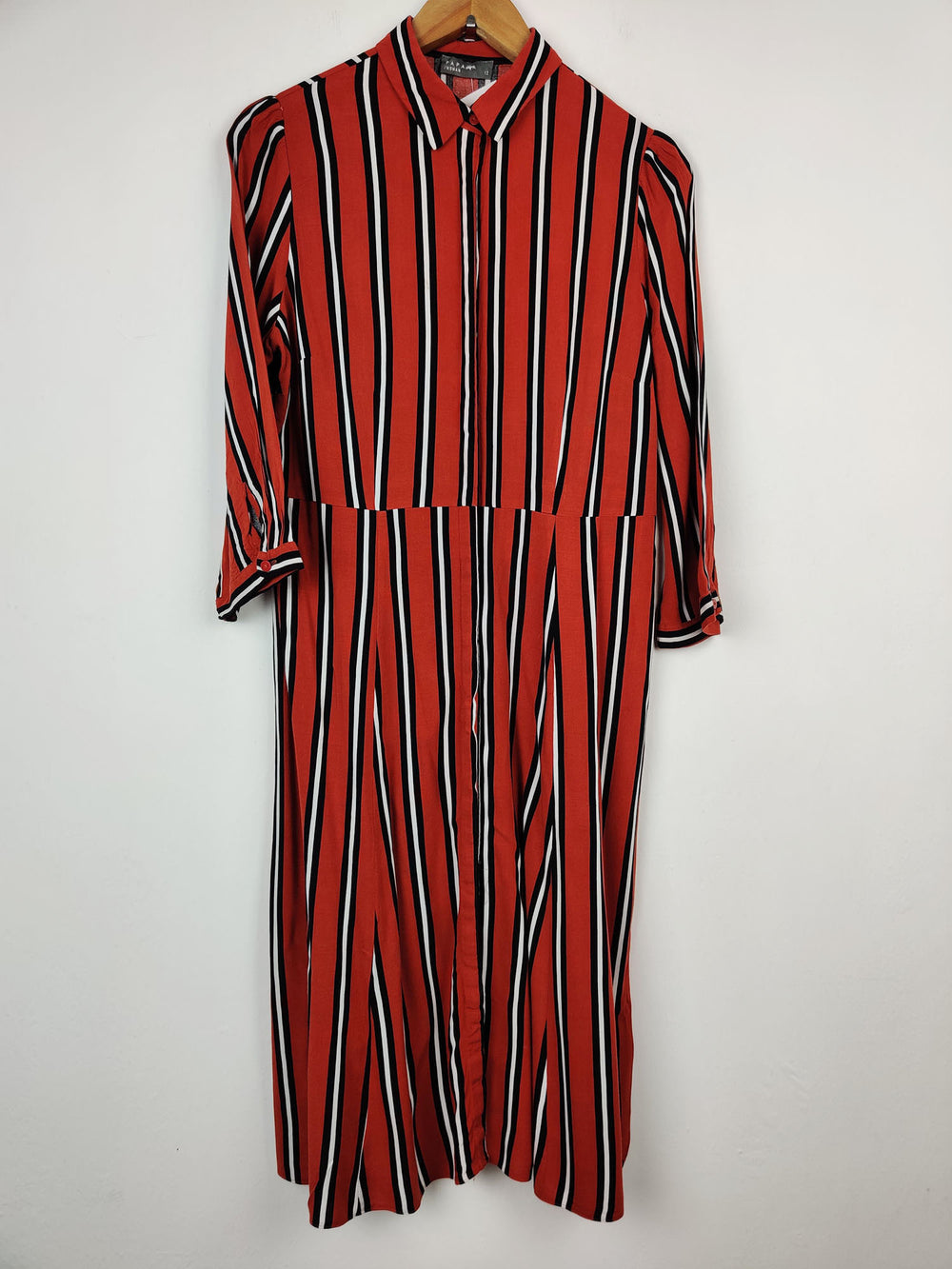 Buy online pre-used pre-loved 100% authentic & Original branded Papaya (SWT-749) available in Pakistan. Top international brands avilable.