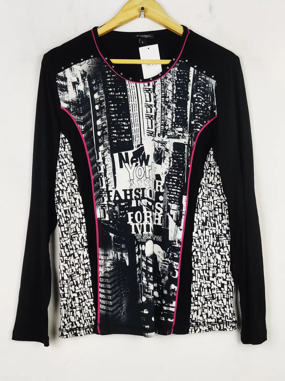 Buy online pre-used pre-loved 100% authentic & Original branded Brandtex (SWT-7501) available in Pakistan. Top international brands avilable.