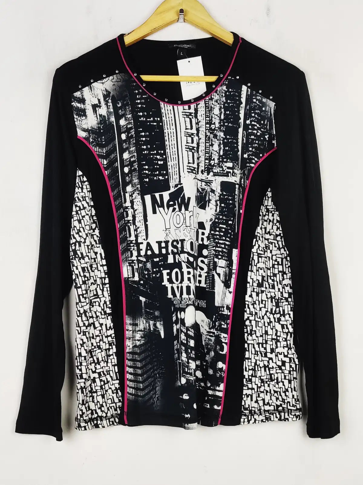 Buy online pre-used pre-loved 100% authentic & Original branded Brandtex (SWT-7501) available in Pakistan. Top international brands avilable.