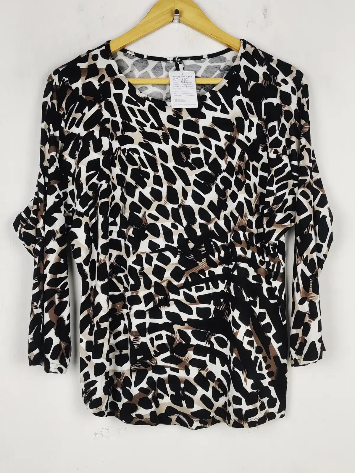 Buy online pre-used pre-loved 100% authentic & Original branded Unknown Brand (SWT-7515) available in Pakistan. Top international brands avilable.