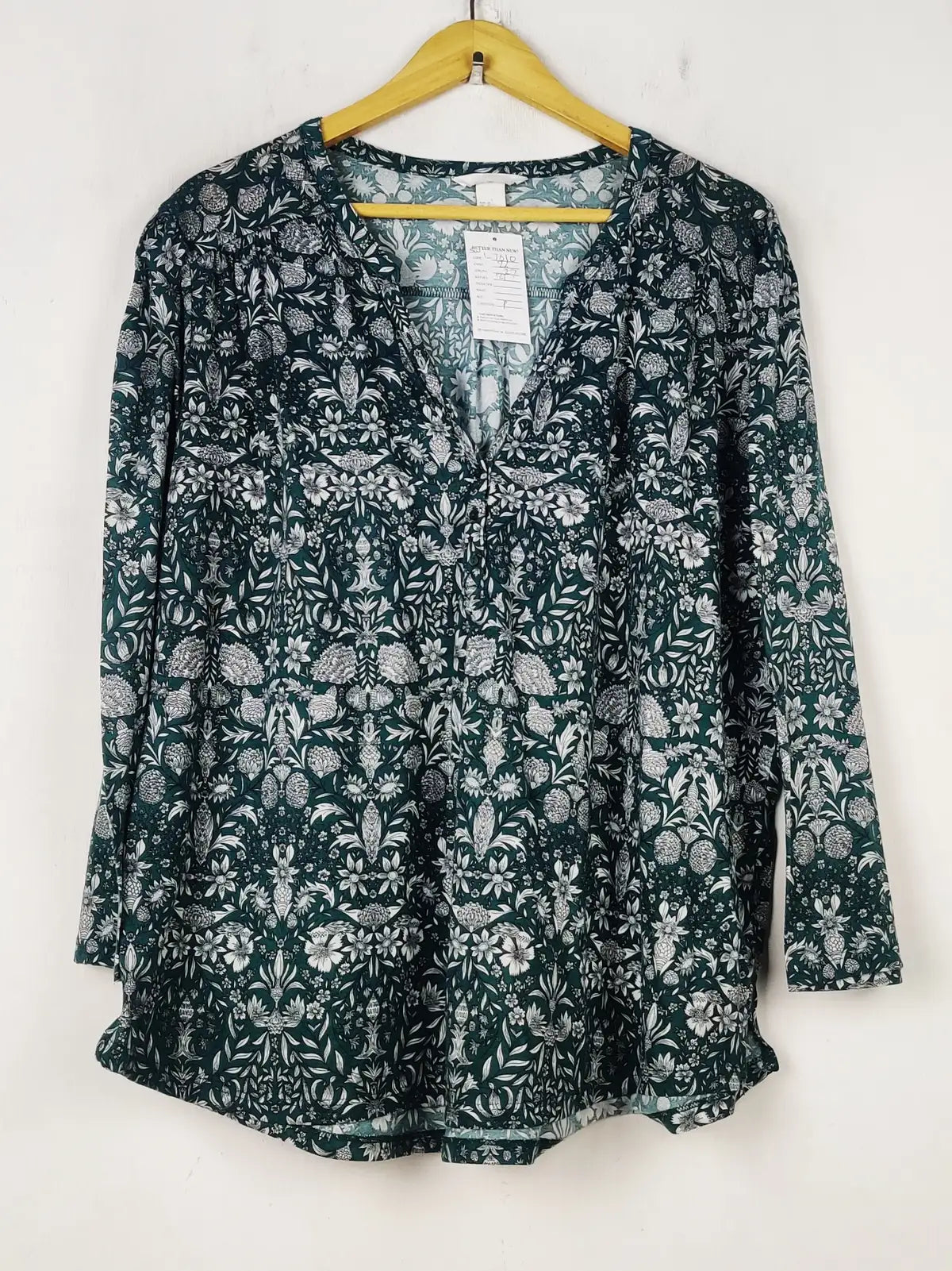 Buy online pre-used pre-loved 100% authentic & Original branded Unknown Brand (SWT-7610) available in Pakistan. Top international brands avilable.