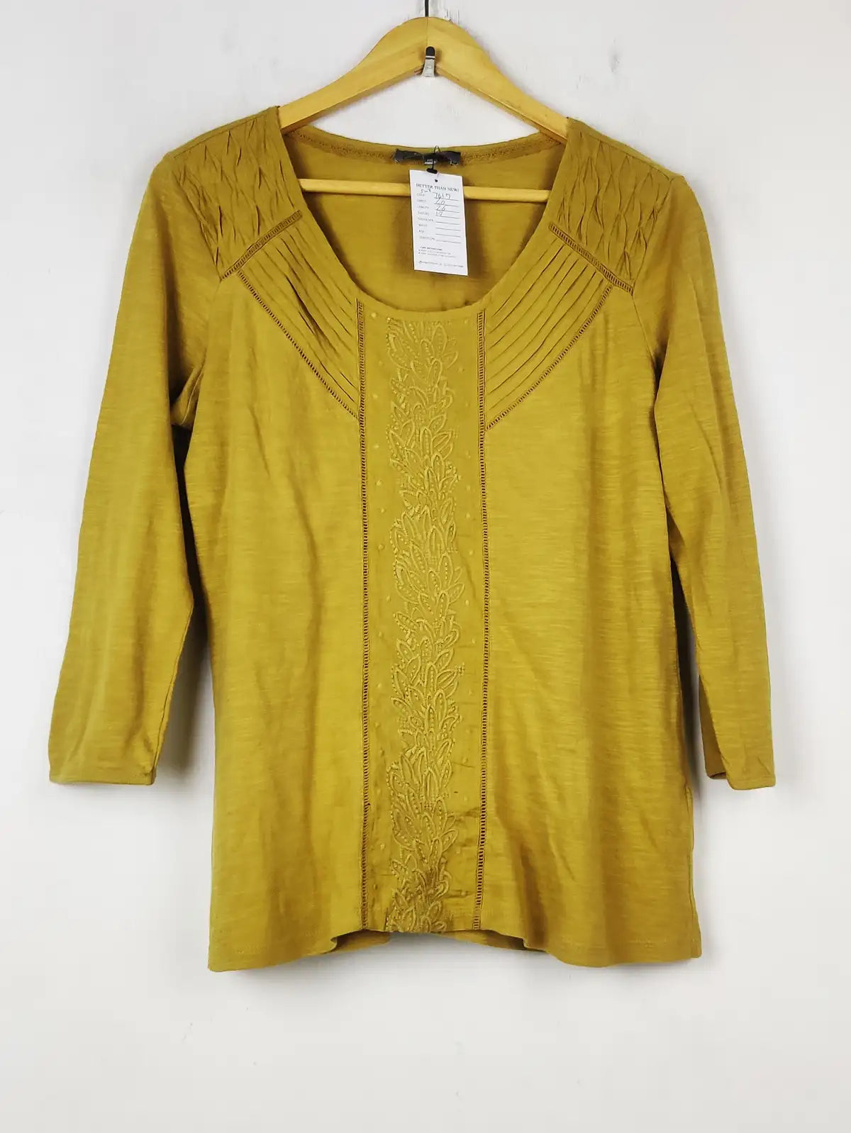 Buy online pre-used pre-loved 100% authentic & Original branded Peruna (SWT-7617) available in Pakistan. Top international brands avilable.