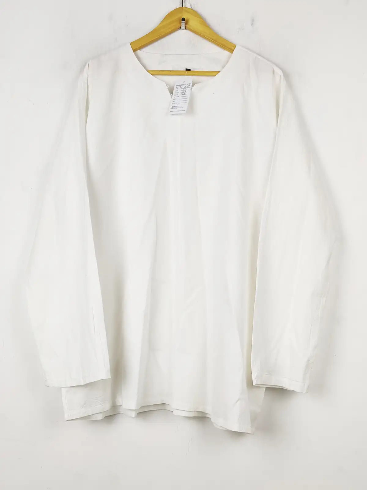 Buy online pre-used pre-loved 100% authentic & Original branded Unknown Brand (SWT-7642) available in Pakistan. Top international brands avilable.