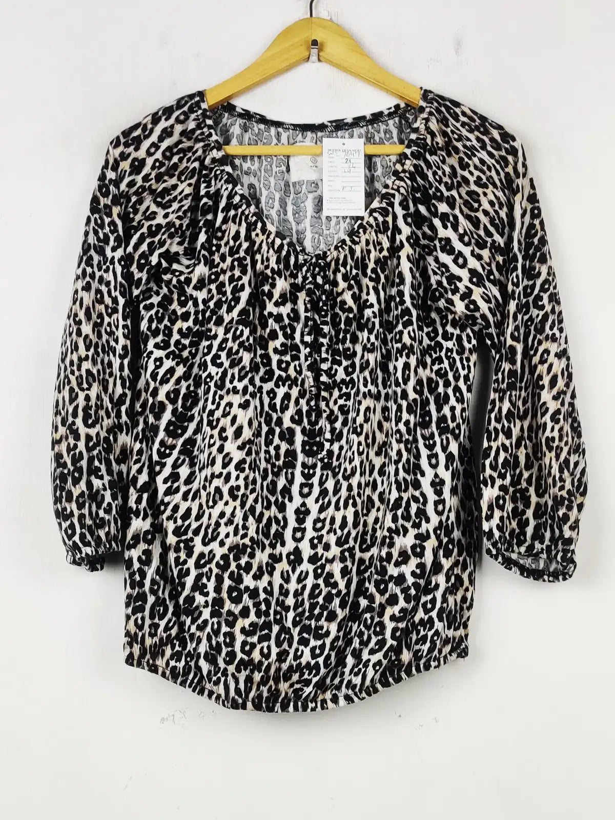 Buy online pre-used pre-loved 100% authentic & Original branded Dunnes Store (SWT-7647) available in Pakistan. Top international brands avilable.