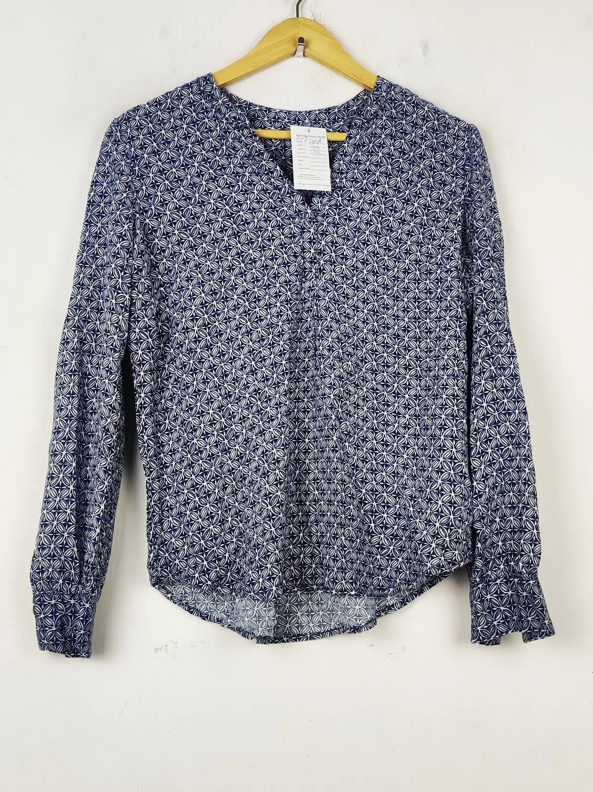 Buy online pre-used pre-loved 100% authentic & Original branded Unknown Brand (SWT-7658) available in Pakistan. Top international brands avilable.