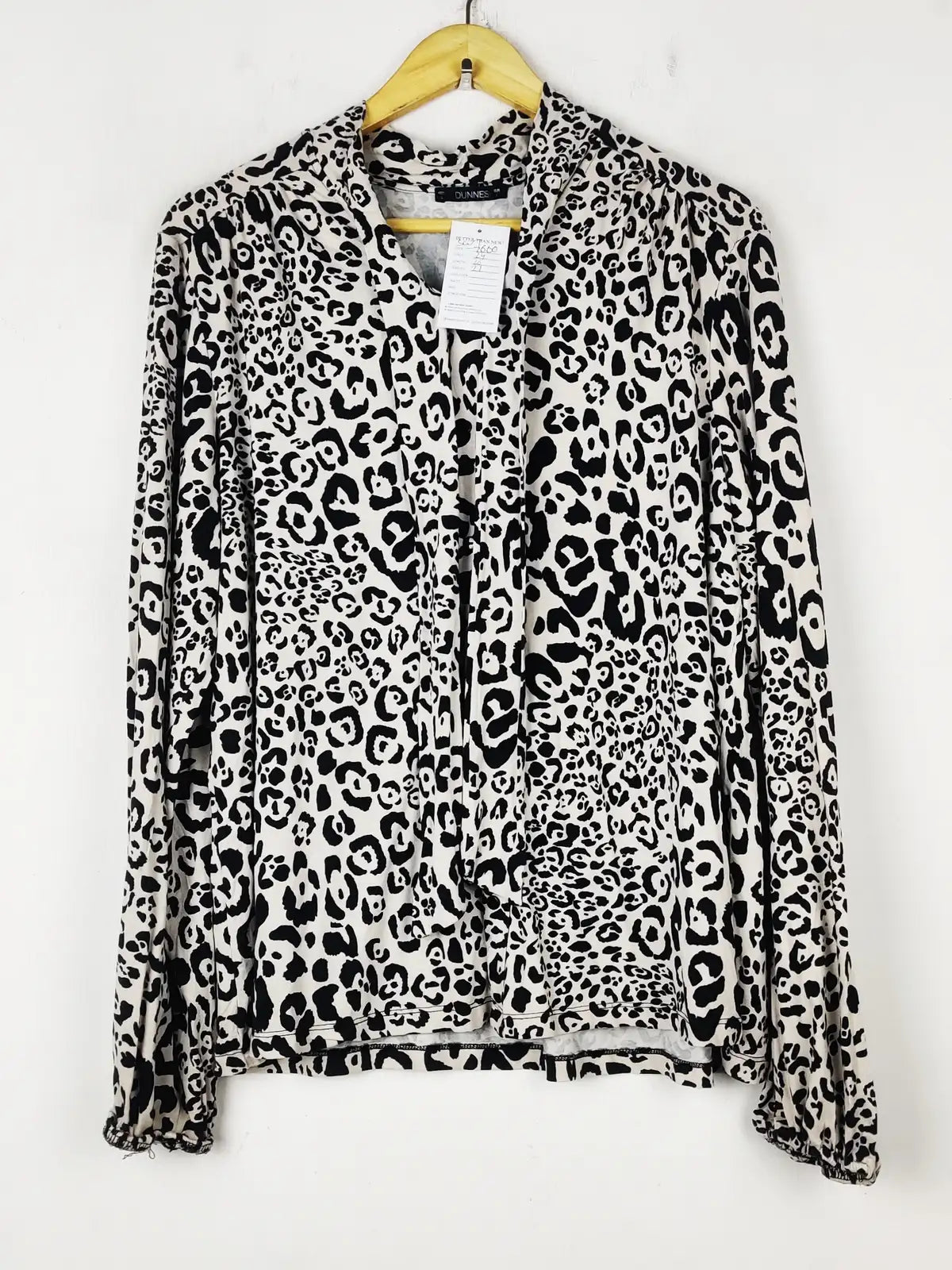 Buy online pre-used pre-loved 100% authentic & Original branded Dunnes Store (SWT-7660) available in Pakistan. Top international brands avilable.
