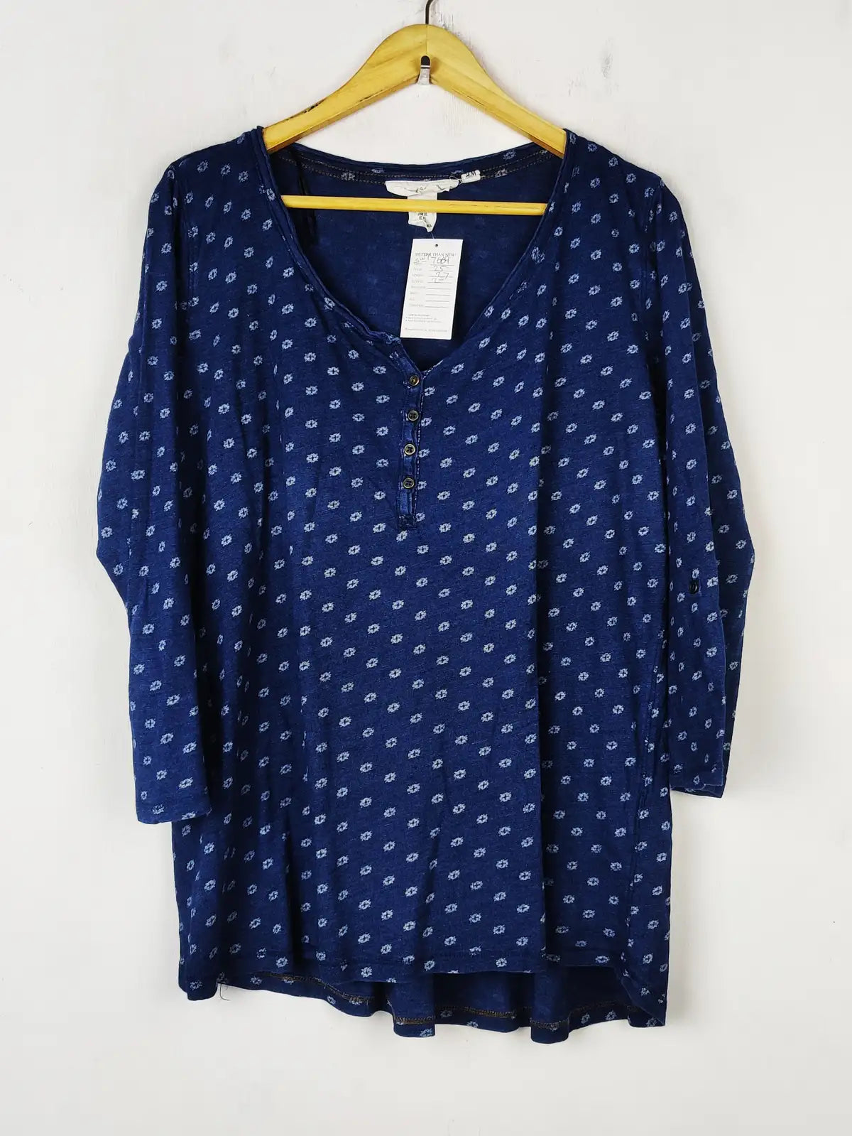 Buy online pre-used pre-loved 100% authentic & Original branded Asos (SWT-7669) available in Pakistan. Top international brands avilable.