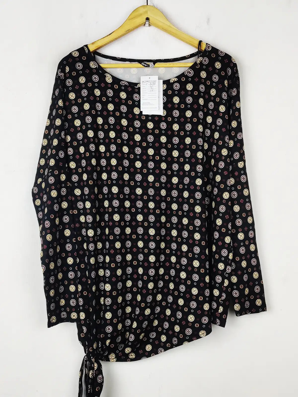 Buy online pre-used pre-loved 100% authentic & Original branded Pep&Co (SWT-7688) available in Pakistan. Top international brands avilable.