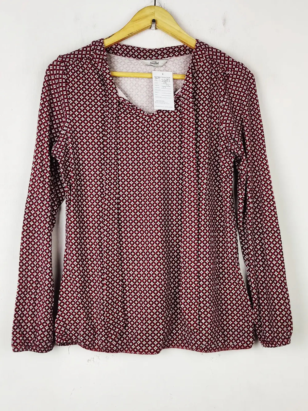 Buy online pre-used pre-loved 100% authentic & Original branded Linted (SWT-7689) available in Pakistan. Top international brands avilable.